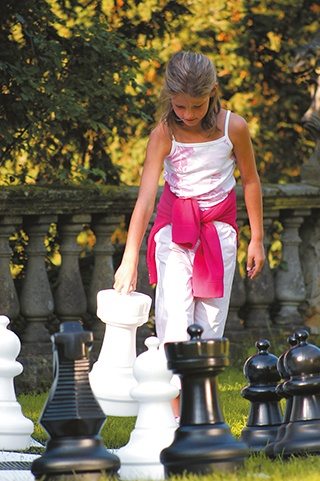  Udendørs kæmpe skak er både sjovt, udfordrende og underholdende 